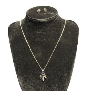 Special Leaf Necklace. Silver Tone. Fashion Jewelry with matching earrings